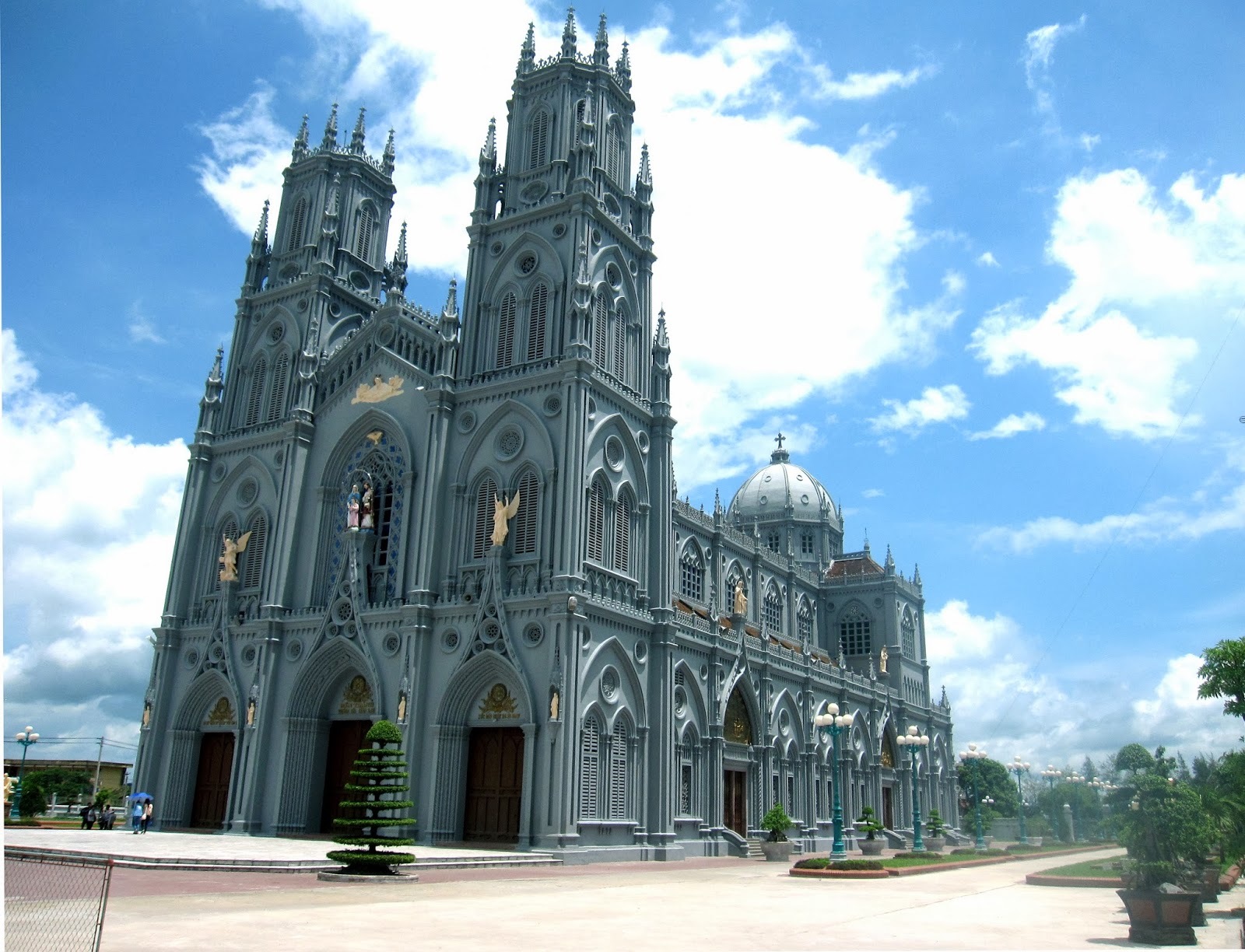 Nhà thờ Đền Thánh Thánh Gia Kiên Lao