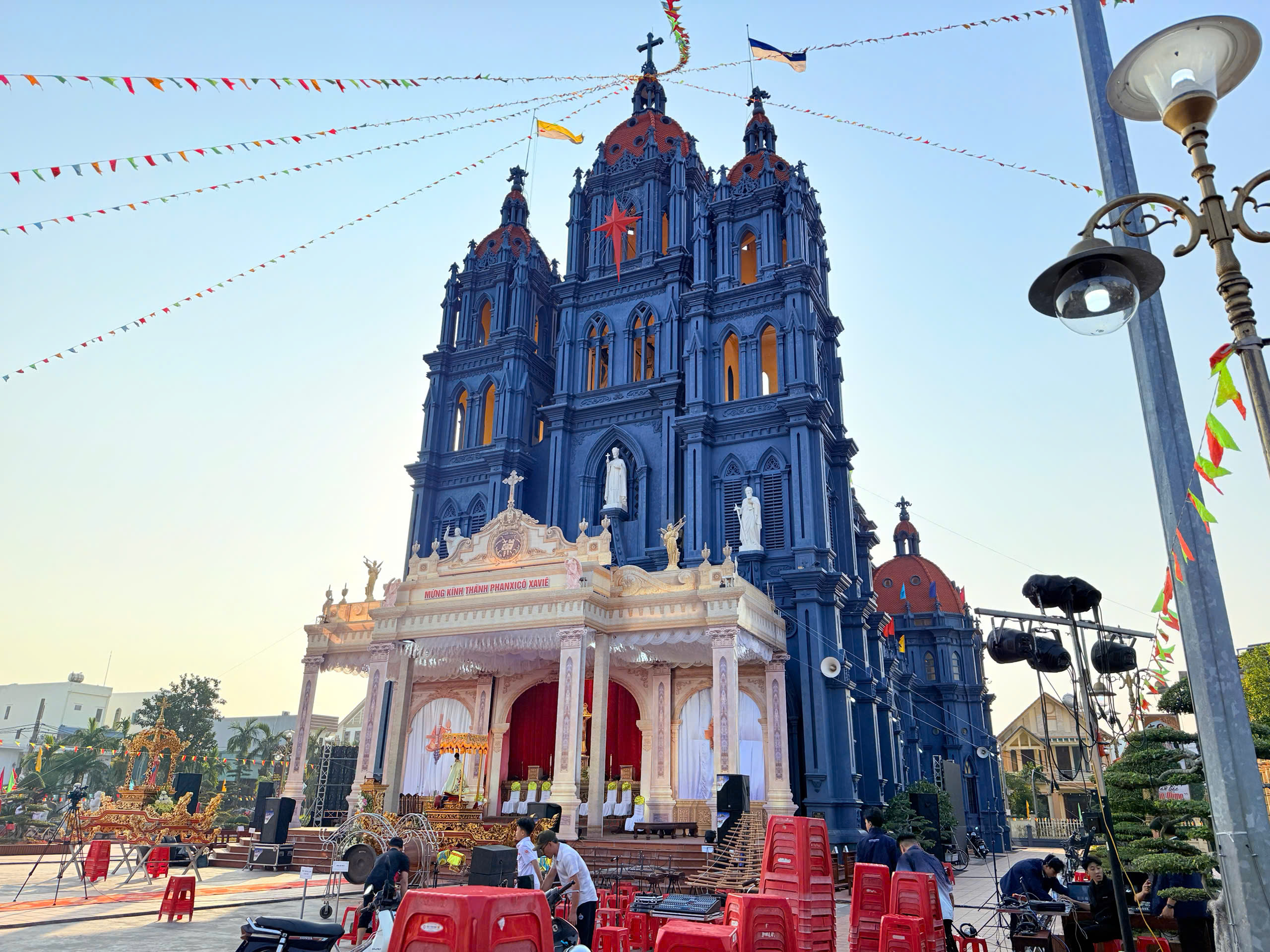 Nhà Thờ Giáo Họ Thánh Phanxico - Gx Trung Thành